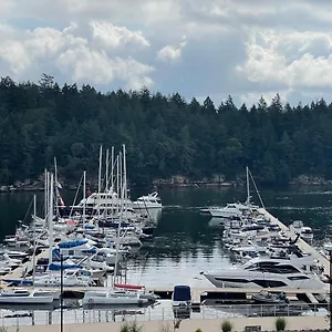 2* Hotel The Waterfront And Marina